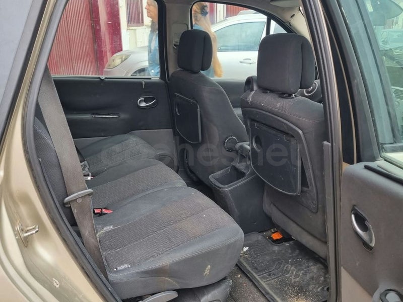 Foto 9 de Renault Grand Scénic Dynamique 7 plazas 1.9dCi EU4