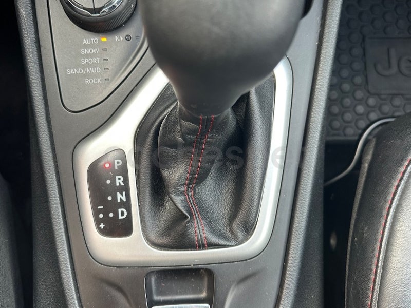 Foto 16 de Jeep Cherokee 3.2 Trailhawk Auto 4x4 Active Drive Lock