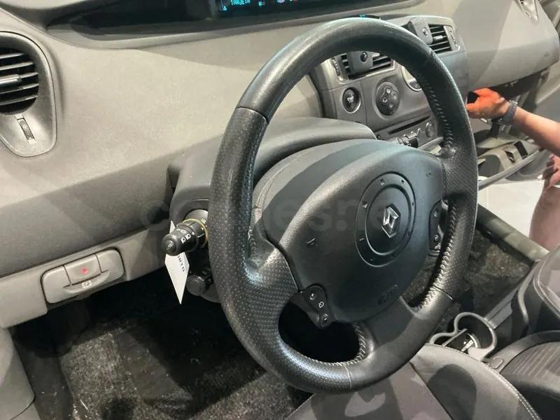 Foto 4 de Renault Grand Scénic EXCEPTION 2.0 16V
