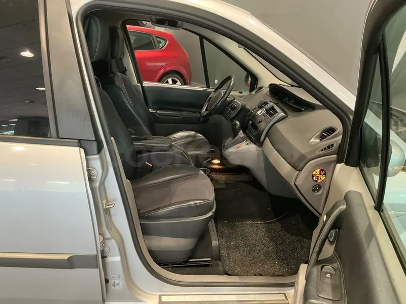 Foto 7 de Renault Grand Scénic EXCEPTION 2.0 16V