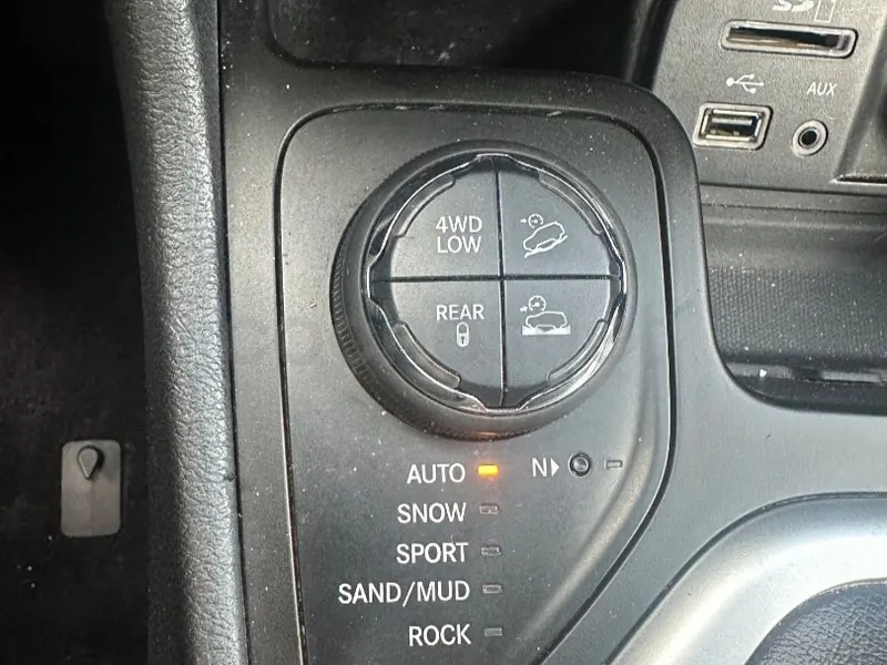 Foto 17 de Jeep Cherokee 3.2 Trailhawk Auto 4x4 Active Drive Lock