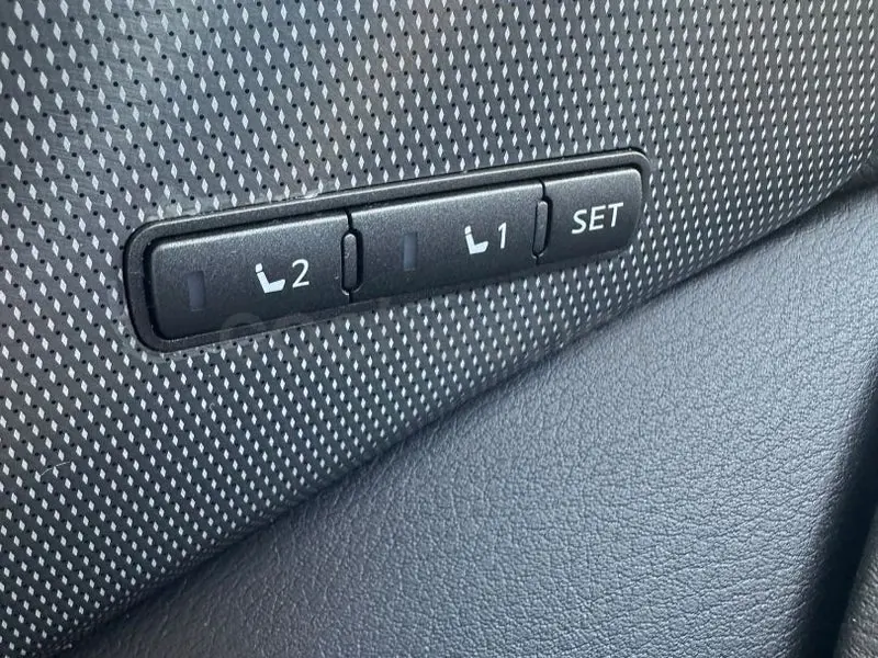 Foto 22 de Infiniti Q50 3.5 V6 HYBRID GT SPORT RWD AUTO